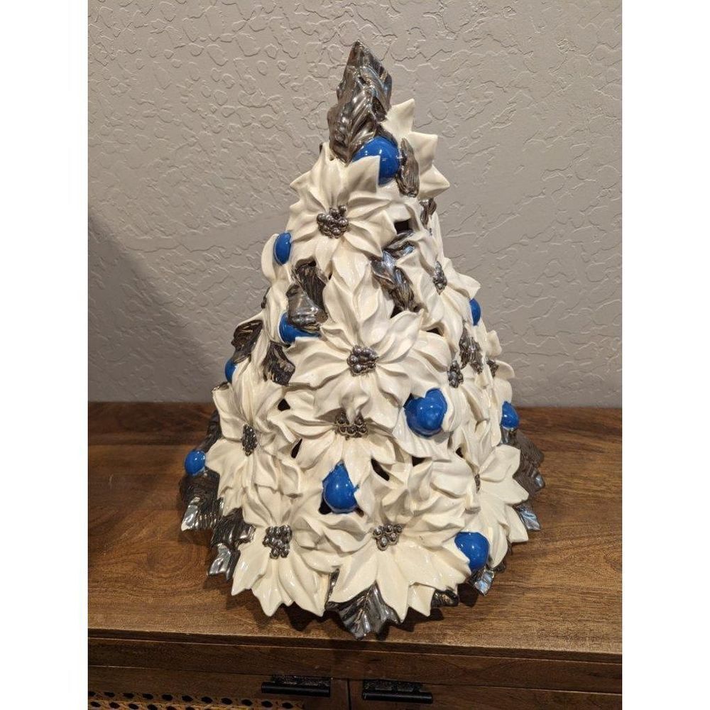 Atlantic‎ mold, blue white poinsettia light up Christmas tree ￼